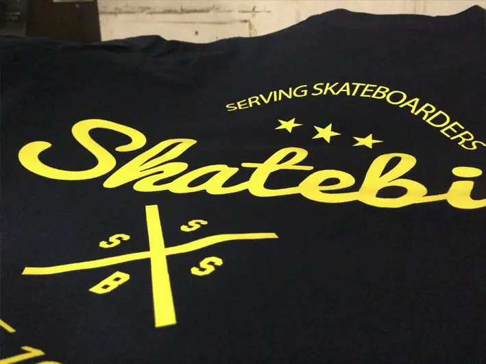 Tricouri imprimate cu autocolant